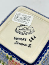 Load image into Gallery viewer, Small Square Bowl - U682
