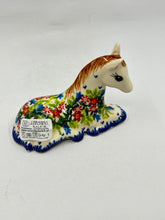 Load image into Gallery viewer, Sitting Horse - Lovely - A1