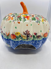 Load image into Gallery viewer, Large Pumpkin - Hedgehog and Leaves - A1*