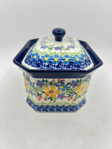 Covered Container ~ 4"H x 4"W x 6"L ~ U5166 ~ U3!