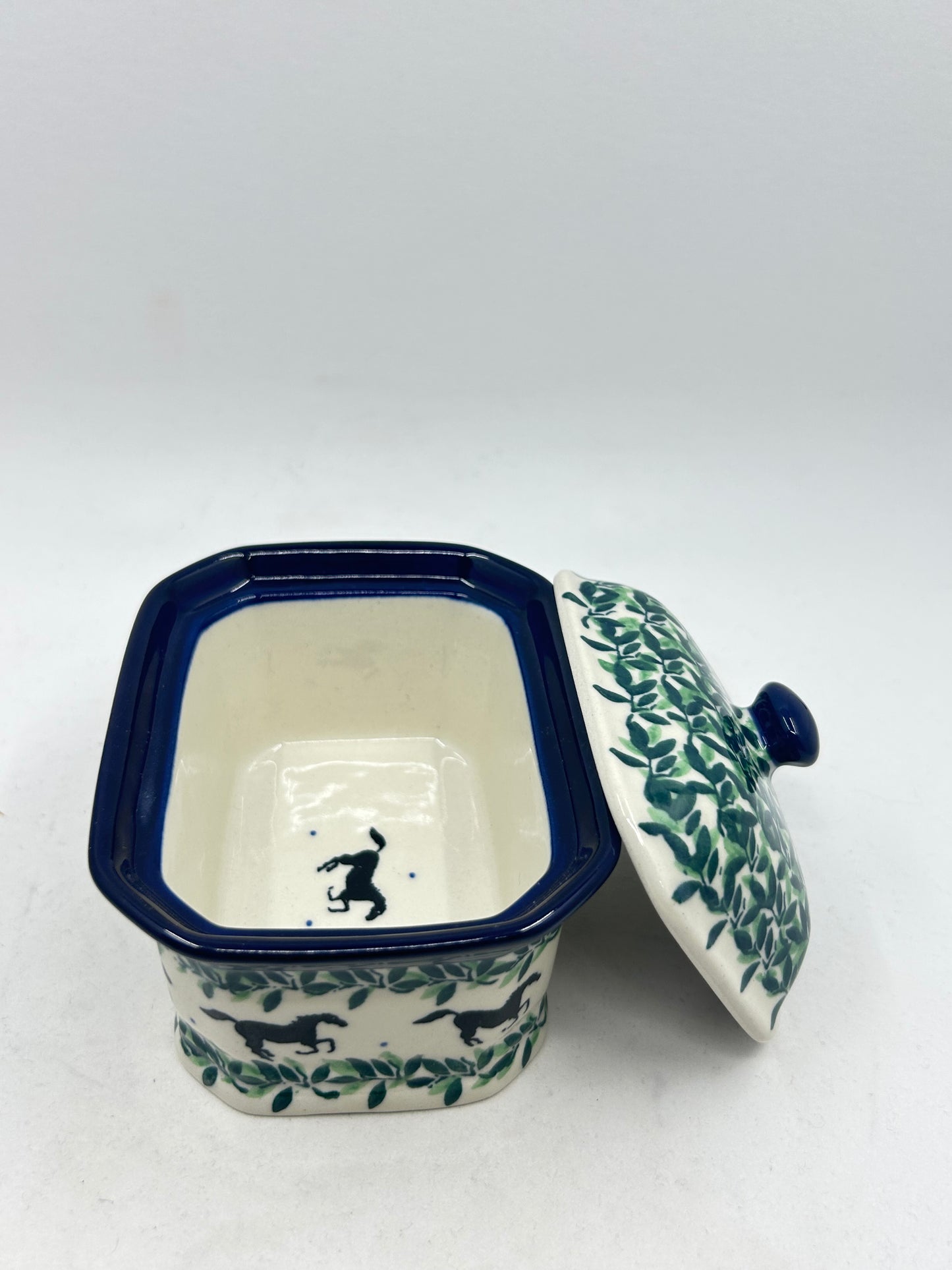 Covered Container ~ 3.25H x 3.5W x 4.5L ~ 2241X - T3!