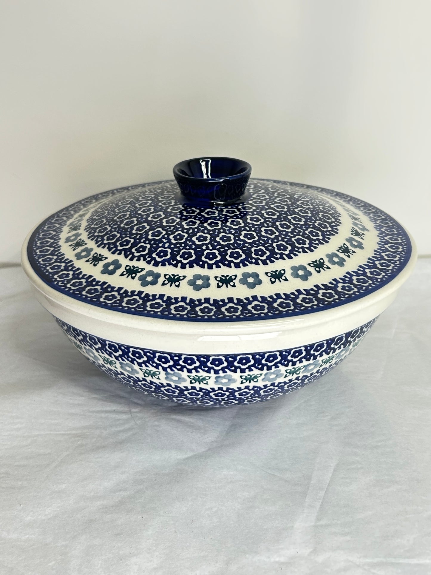 Bowl with Lid - P249