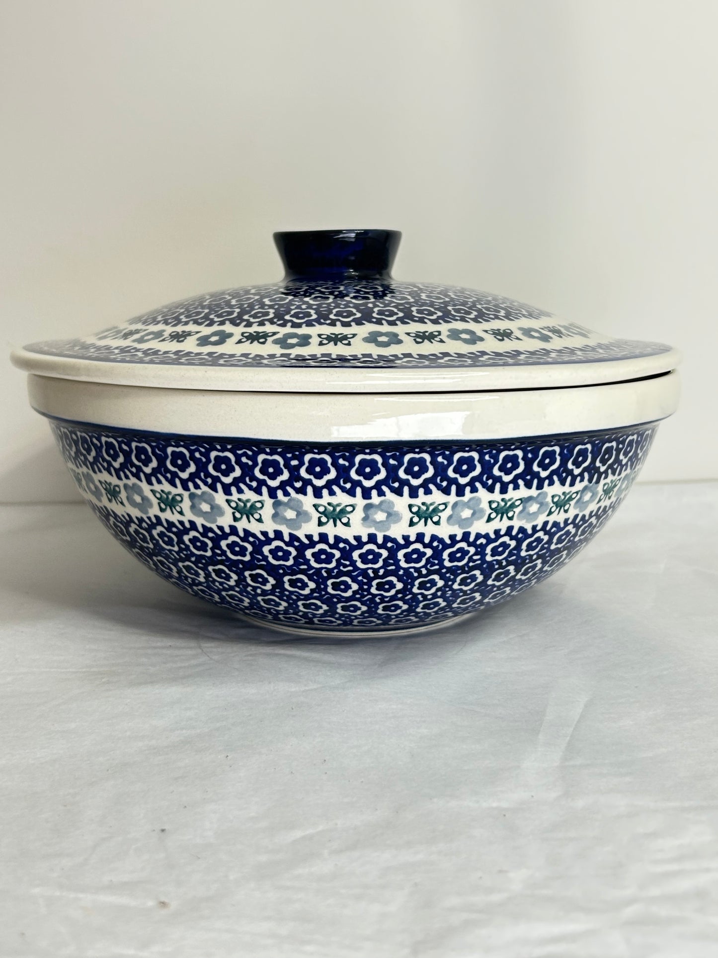 Bowl with Lid - P249