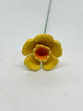 Load image into Gallery viewer, Ceramic Daffodil Flower