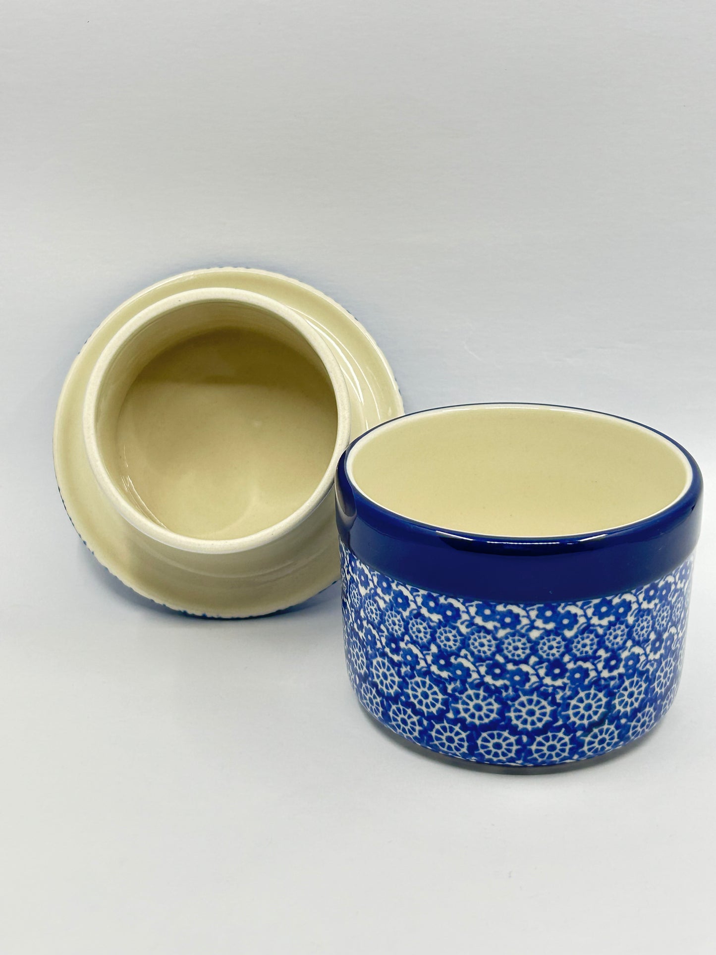 European Butter Dish ~ 3.75W x 3H ~ 2615X - T3!