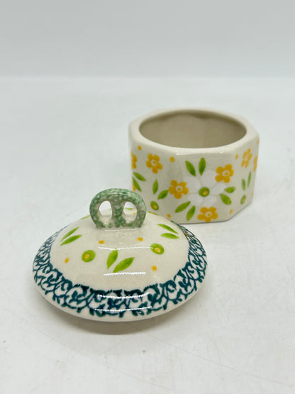 Mini Pretzel Box ~ Small - 2358 - T3!