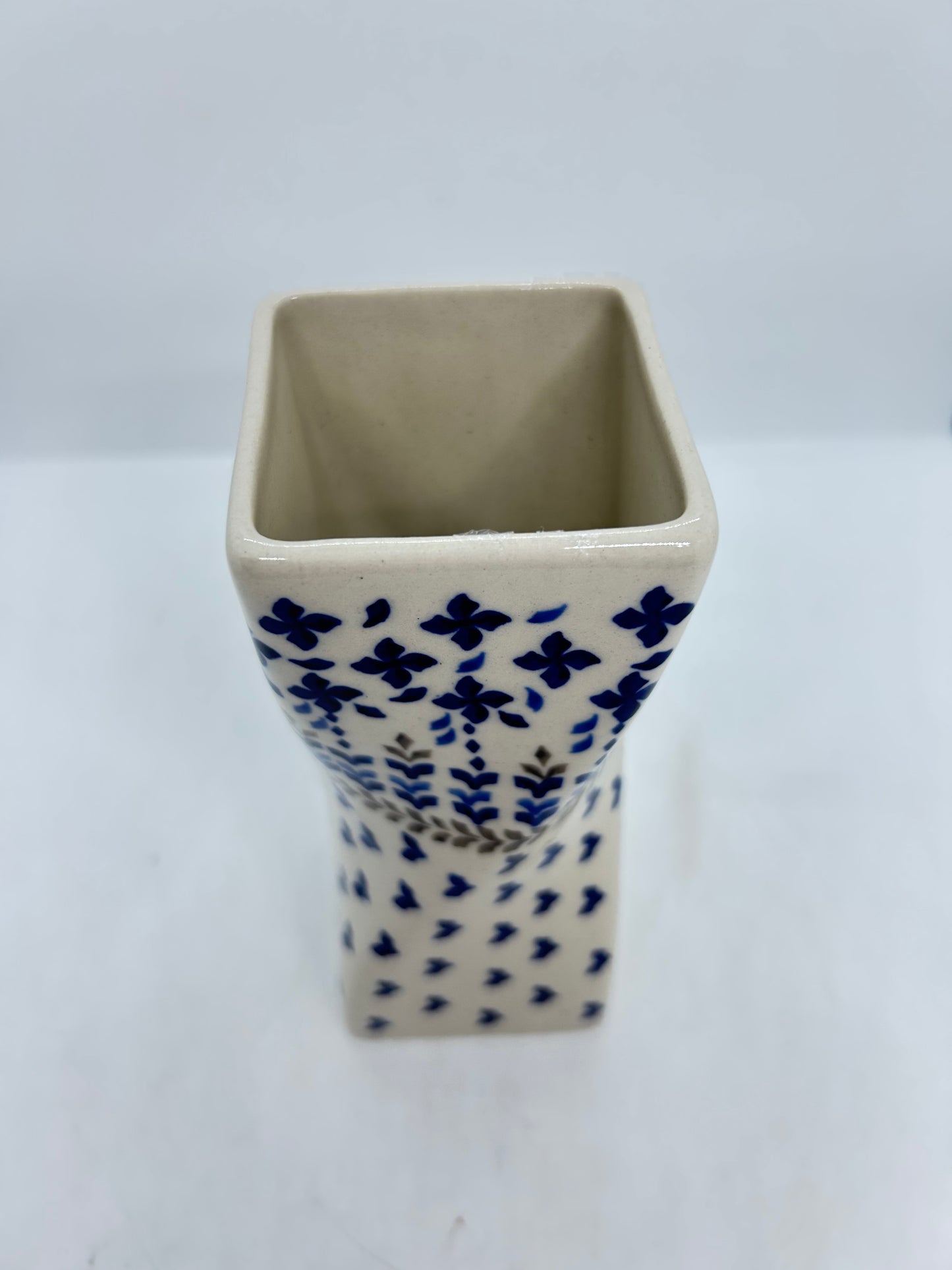 Lady Blue Twisted Vase - 005 - U3