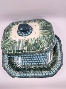 Baker ~ Covered Casserole ~ 8"W x 10.25"L ~ U0803 ~ U4!