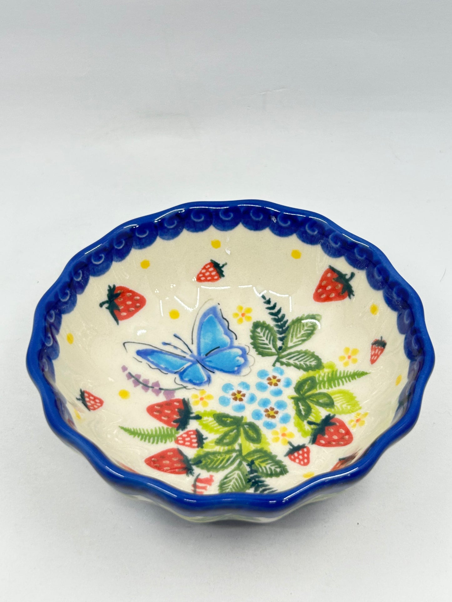 Scalloped Bowl - U1085