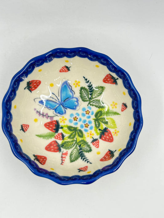 Scalloped Bowl - U1085