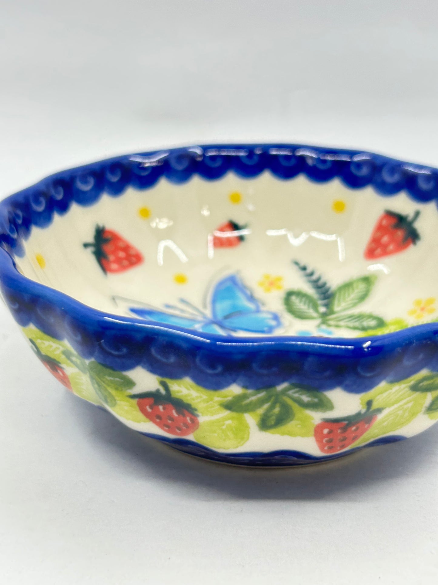 Scalloped Bowl - U1085