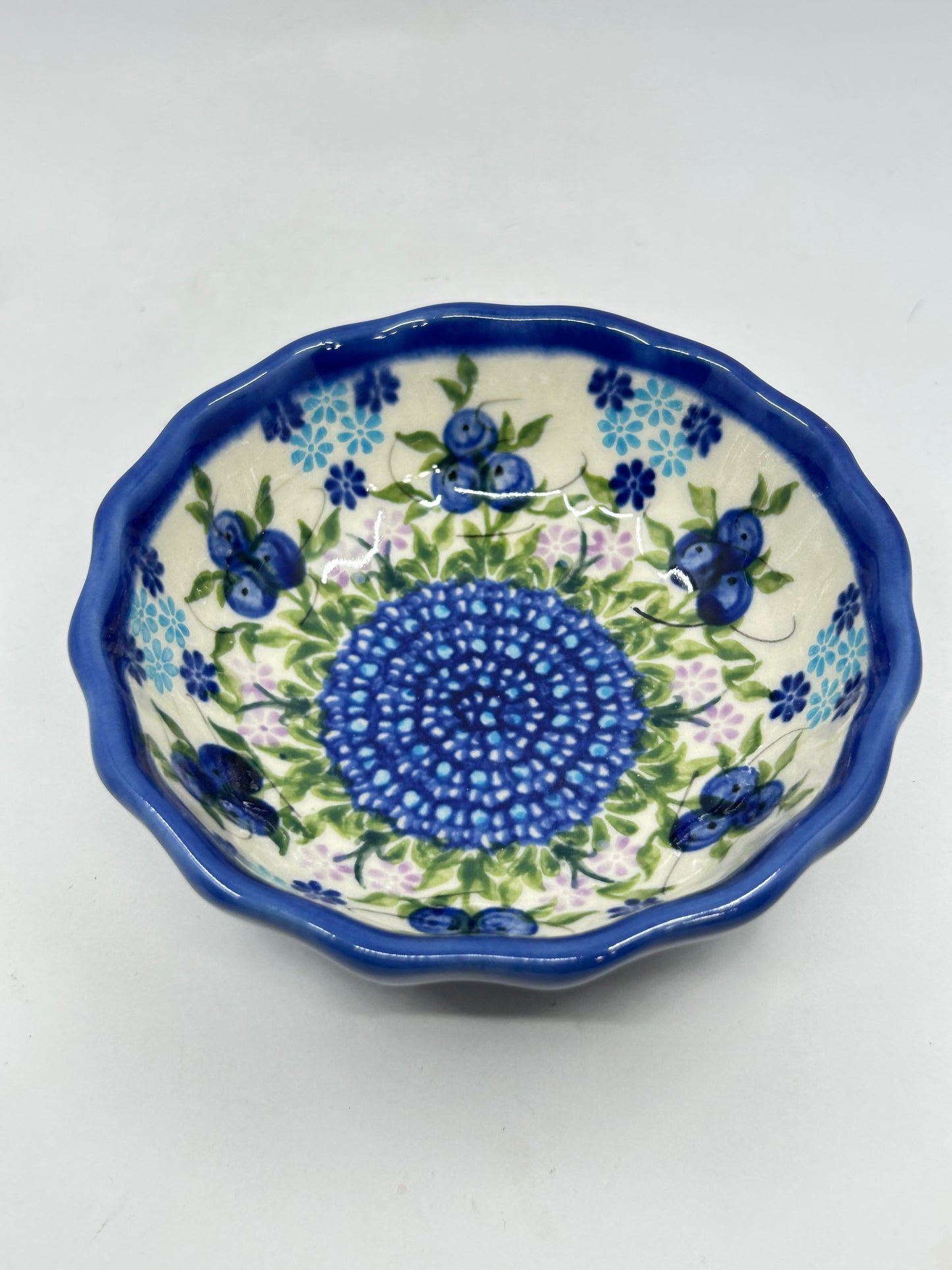 Scalloped Bowl - U288