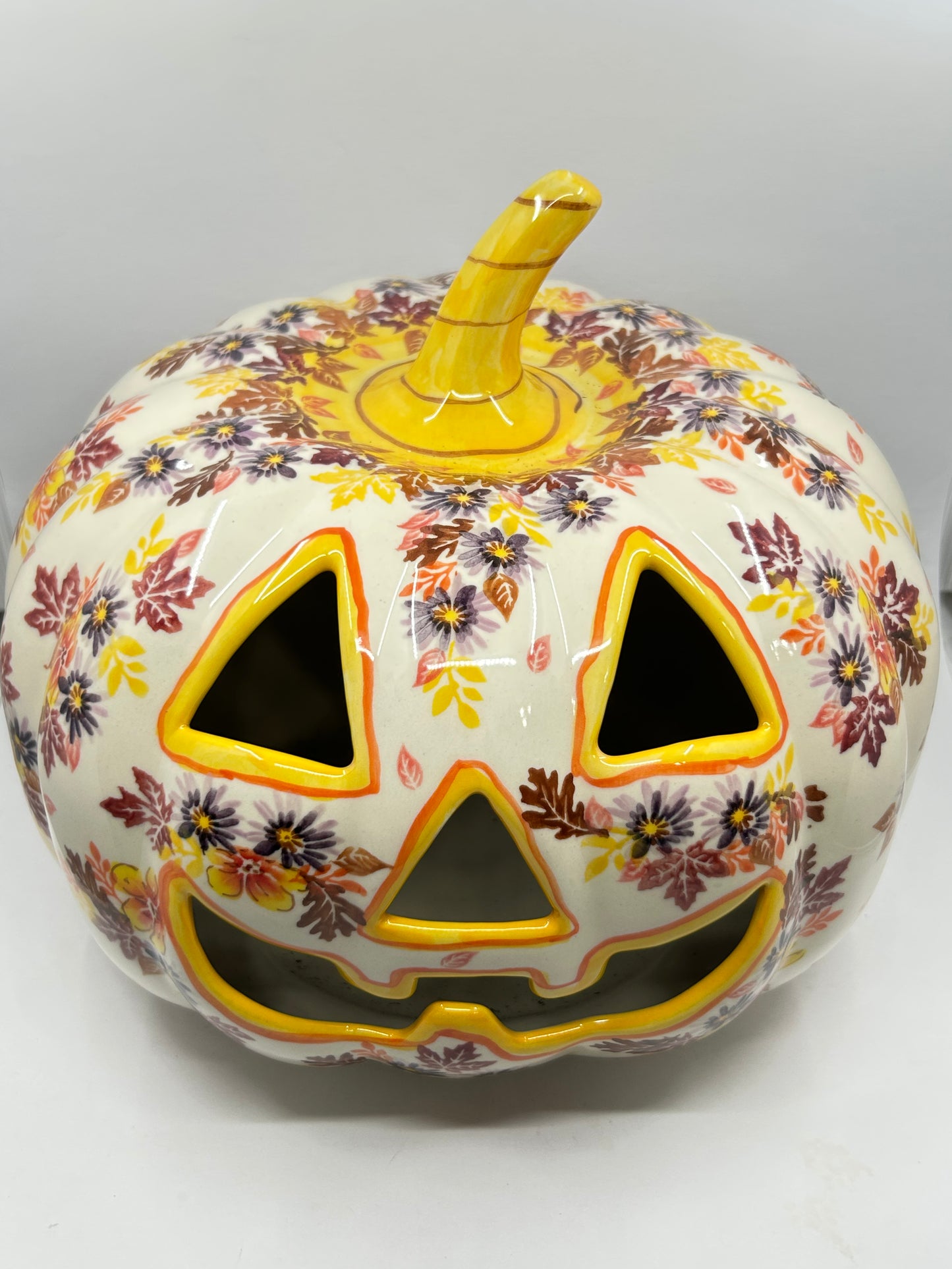 Large Pumpkin - Fall Leaves - U
