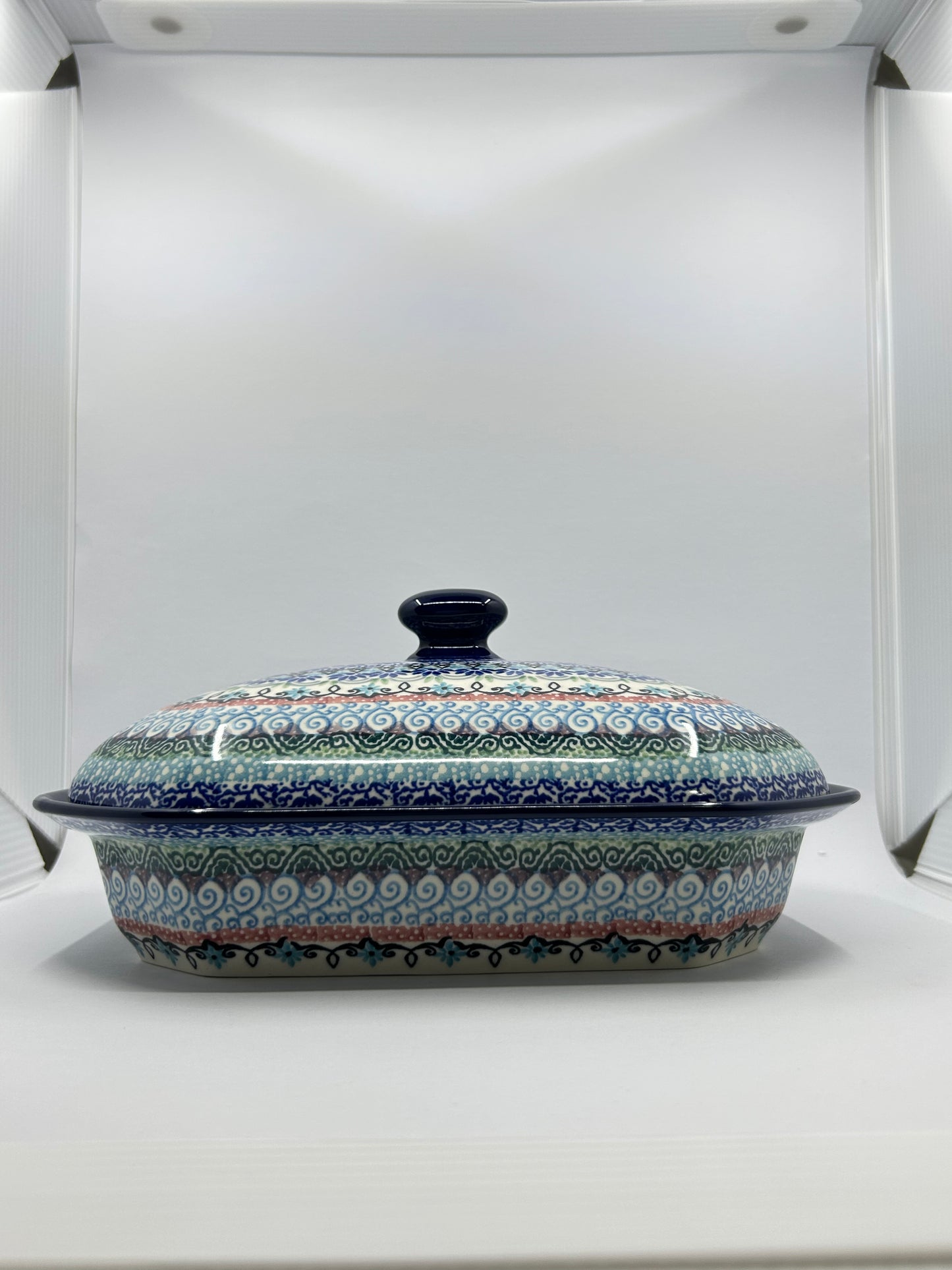 Baker ~ Covered Casserole ~ 8"W x 10.25"L ~ U5198 ~ U3!
