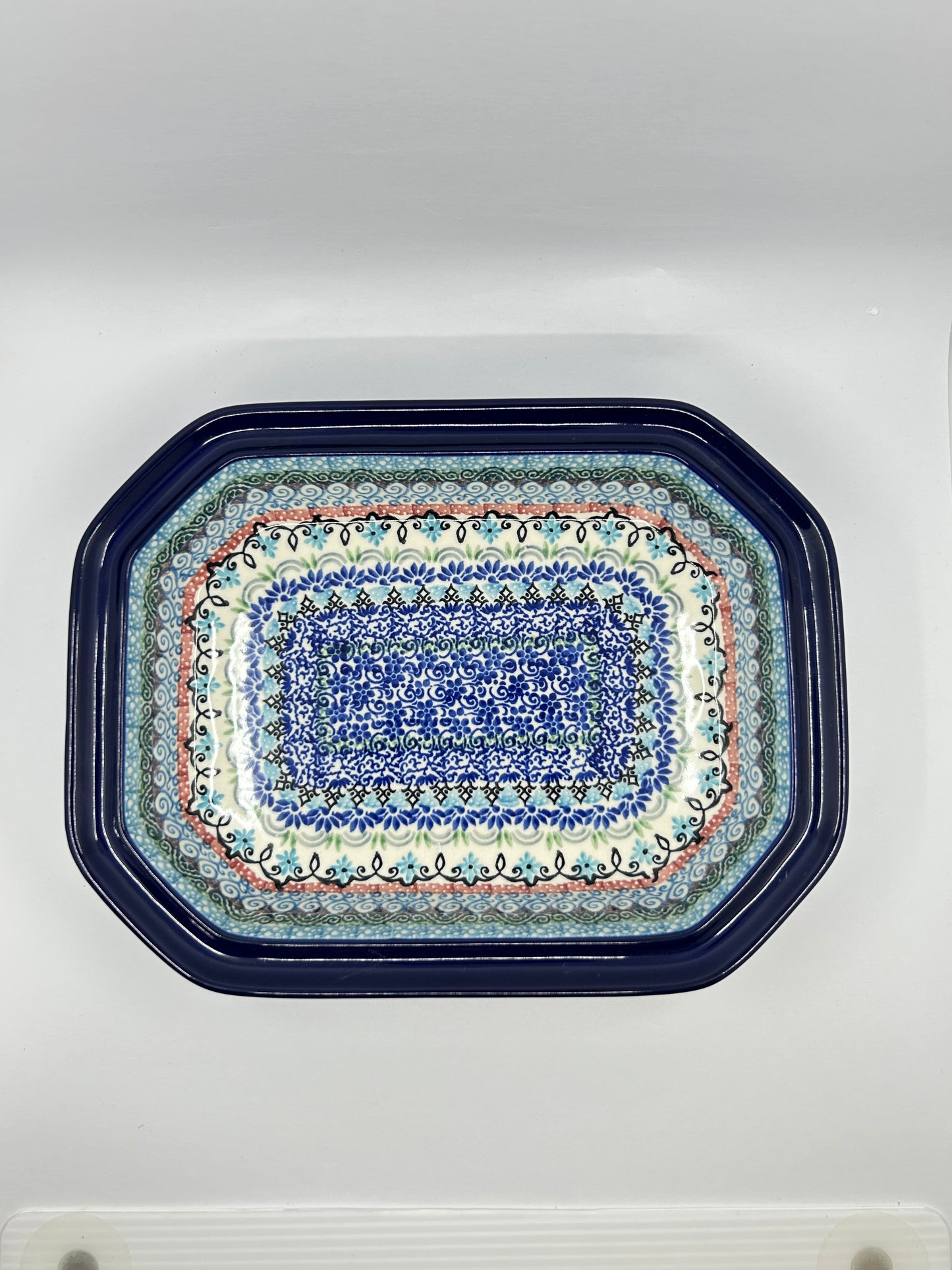 Baker ~ Covered Casserole ~ 8"W x 10.25"L ~ U5198 ~ U3!