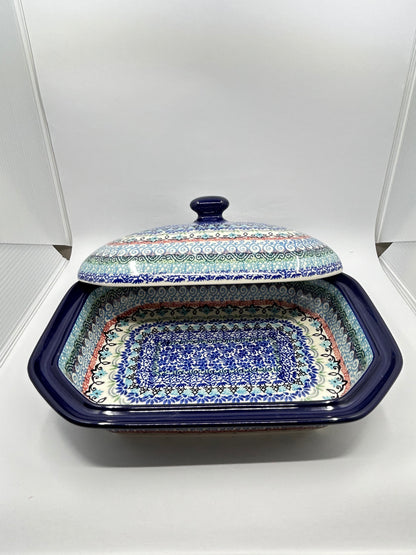 Baker ~ Covered Casserole ~ 8"W x 10.25"L ~ U5198 ~ U3!