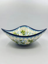 Load image into Gallery viewer, 3 Point Star Bowl - U685