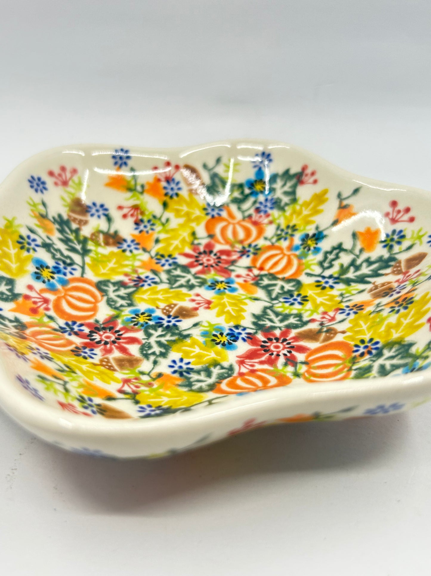 Flower Shaped Bowl - U1-666