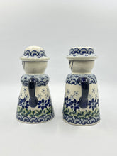 Load image into Gallery viewer, Salt &amp; Pepper Man &amp; Woman Set - MC22