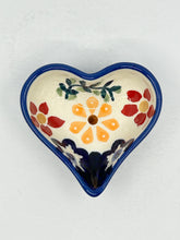 Load image into Gallery viewer, Heart Saucer - JS72