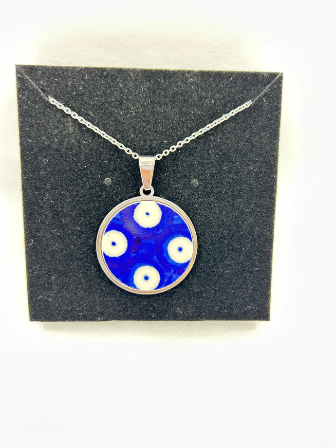 Sylvia Round Necklace with Chain - Traditional Dot