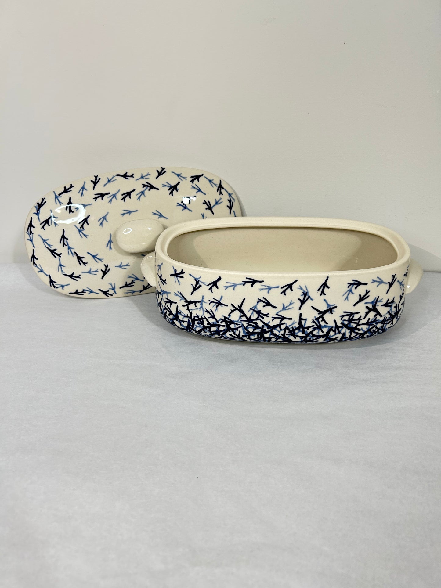 Oval Covered Baker ~ JZ74