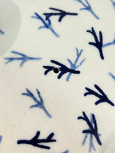 Load image into Gallery viewer, Oval Covered Baker ~ JZ74