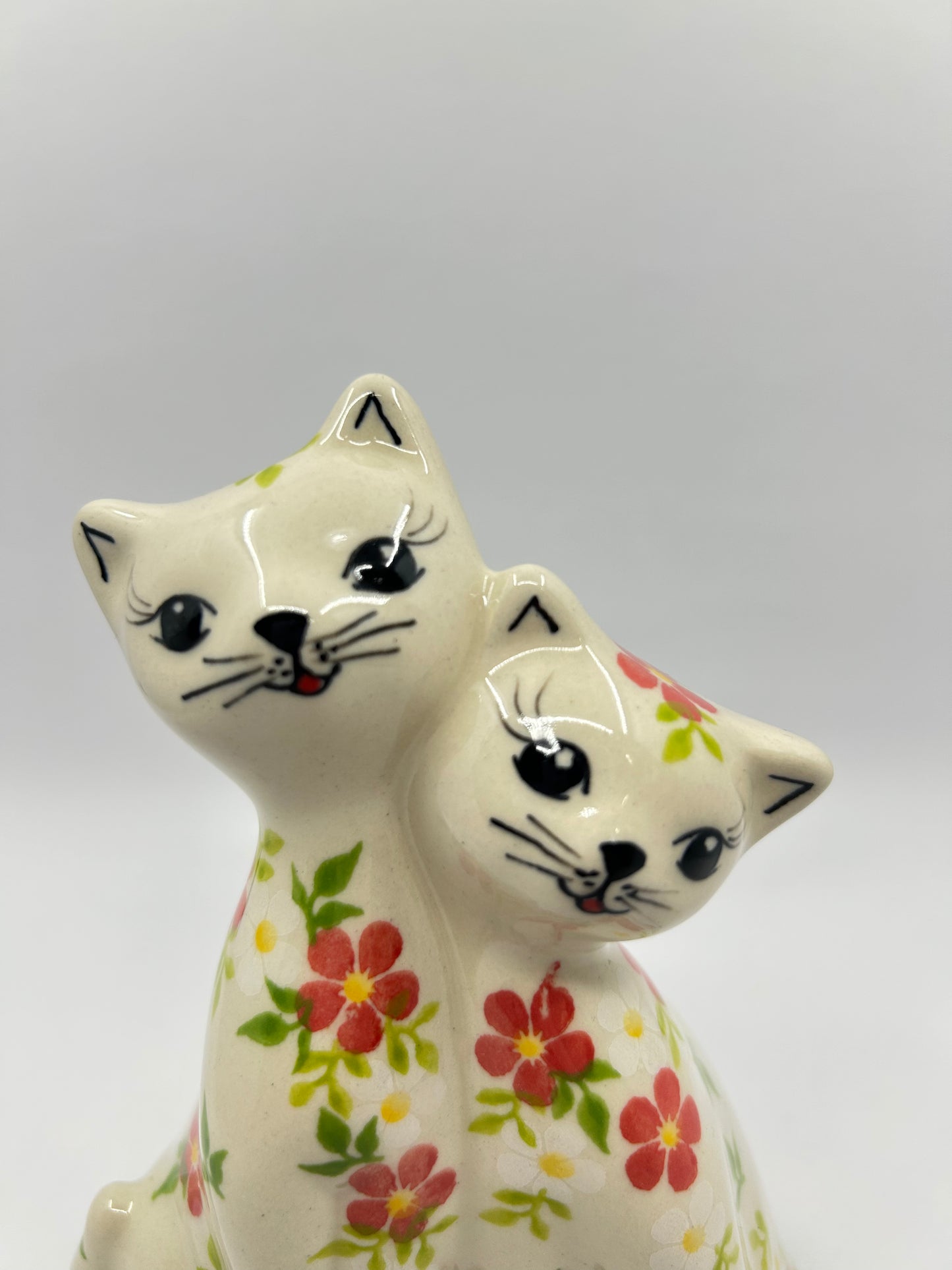 Loving Kittens - Pink Daisy