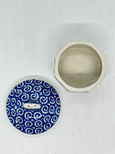 Load image into Gallery viewer, Mini Pretzel Box ~ Small - 1490 - T3!