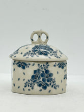 Load image into Gallery viewer, Mini Pretzel Box ~ Small - 2496 - T3!