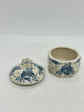Load image into Gallery viewer, Mini Pretzel Box ~ Small - 2496 - T3!