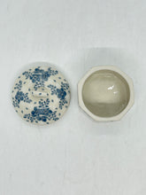 Load image into Gallery viewer, Mini Pretzel Box ~ Small - 2496 - T3!