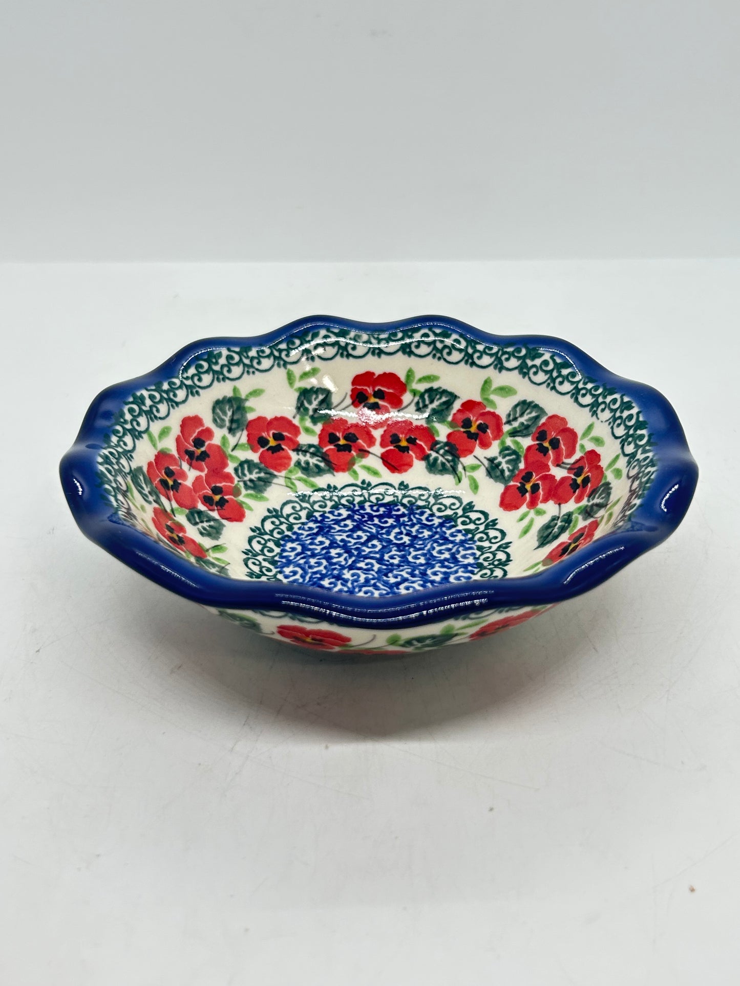 Scalloped Bowl ~ 6" ~ 2537X - T4!
