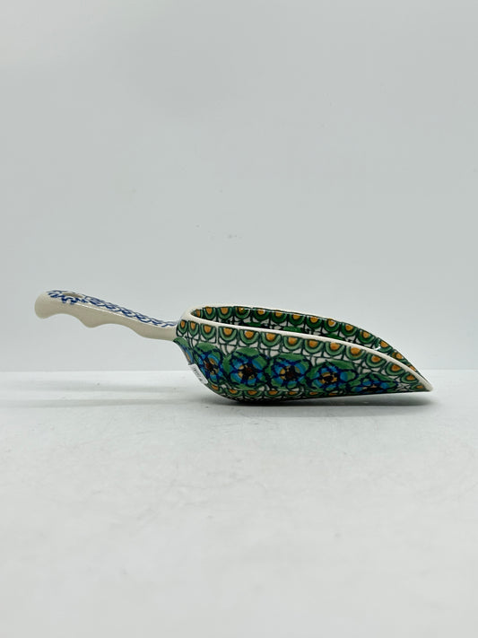 Scoop ~ 9 inch ~ U0151 - U3!