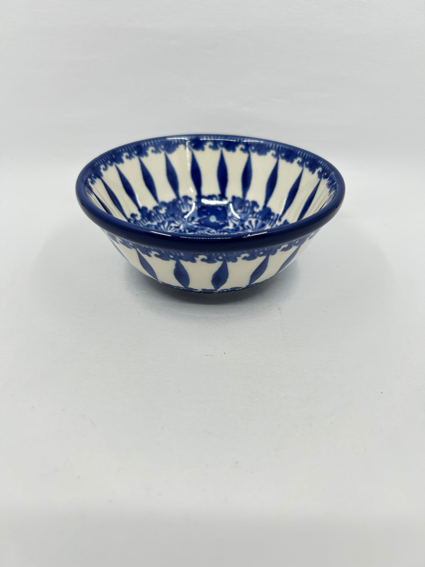 556 ~ Bowl ~ Nesting 5"W ~ 3309X ~ T4!