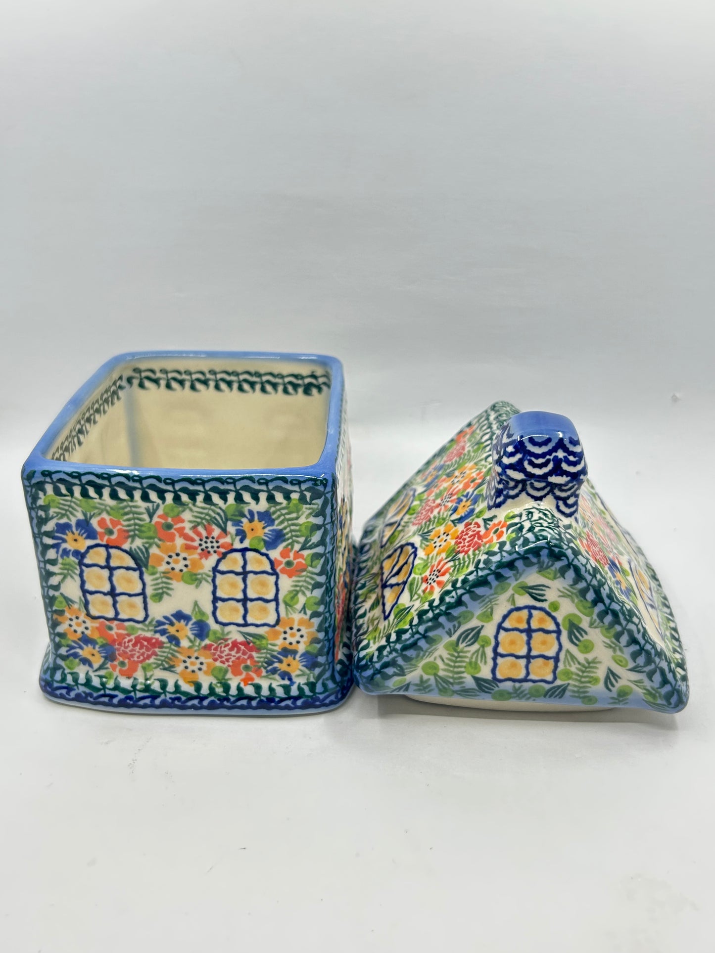 Large House Container - A-E4 - Art