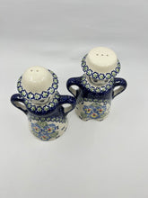 Load image into Gallery viewer, Salt &amp; Pepper Man &amp; Woman Set - 00BR