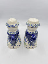 Load image into Gallery viewer, Salt &amp; Pepper Man &amp; Woman Set - 00BR