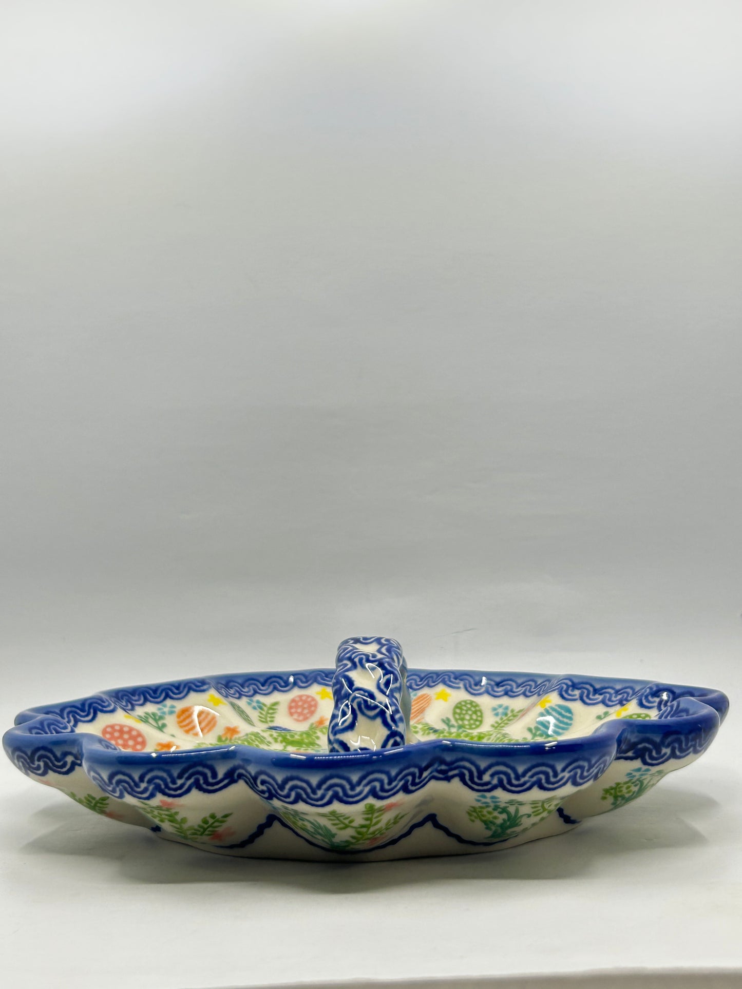 T13 Egg Dish with Handle U-Z3