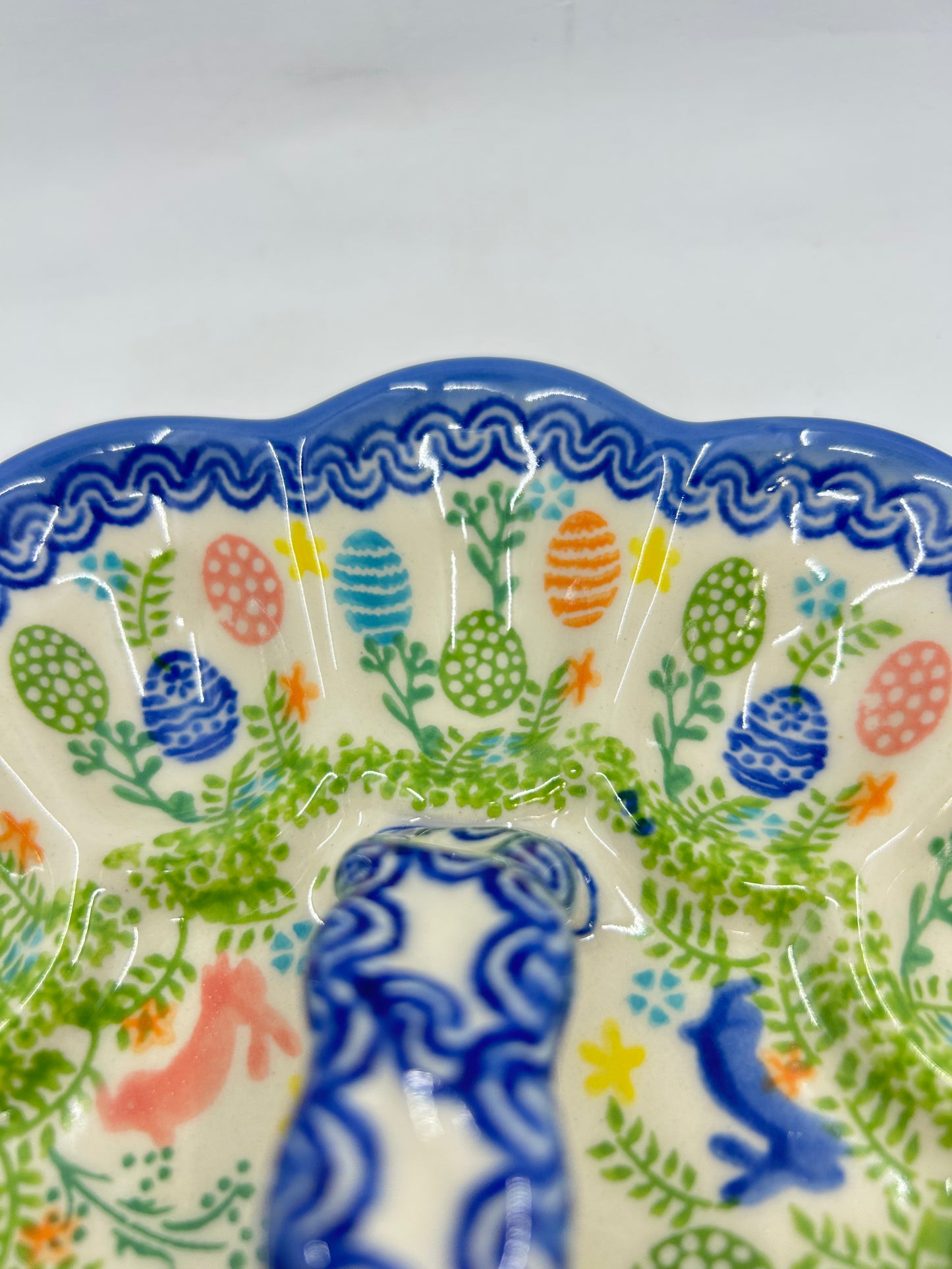 T13 Egg Dish with Handle U-Z3