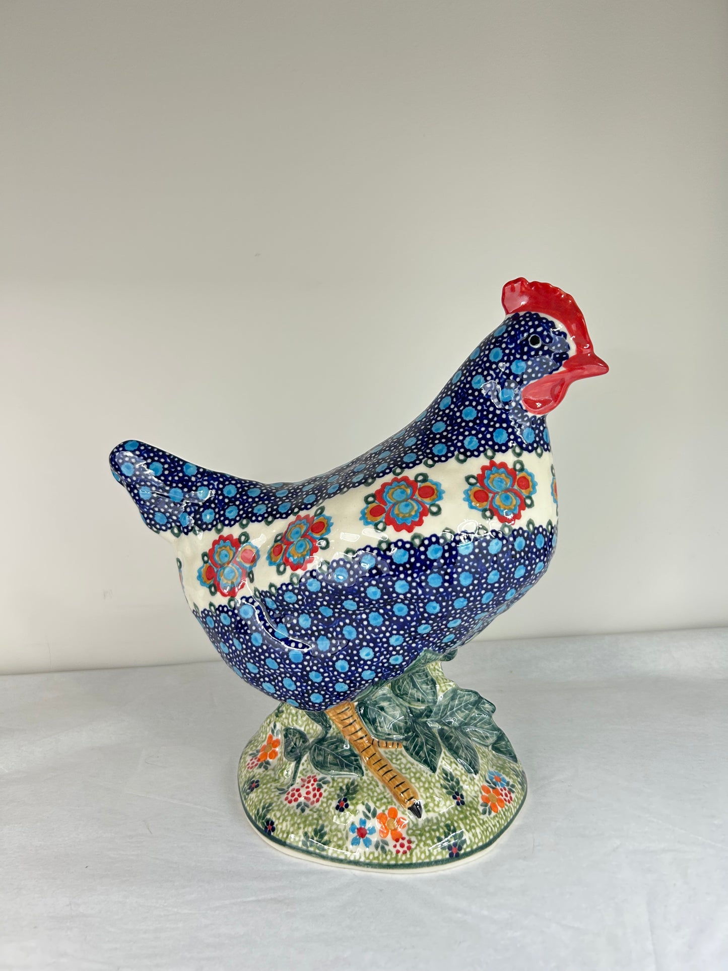 Farm Chicken Figurine - D82