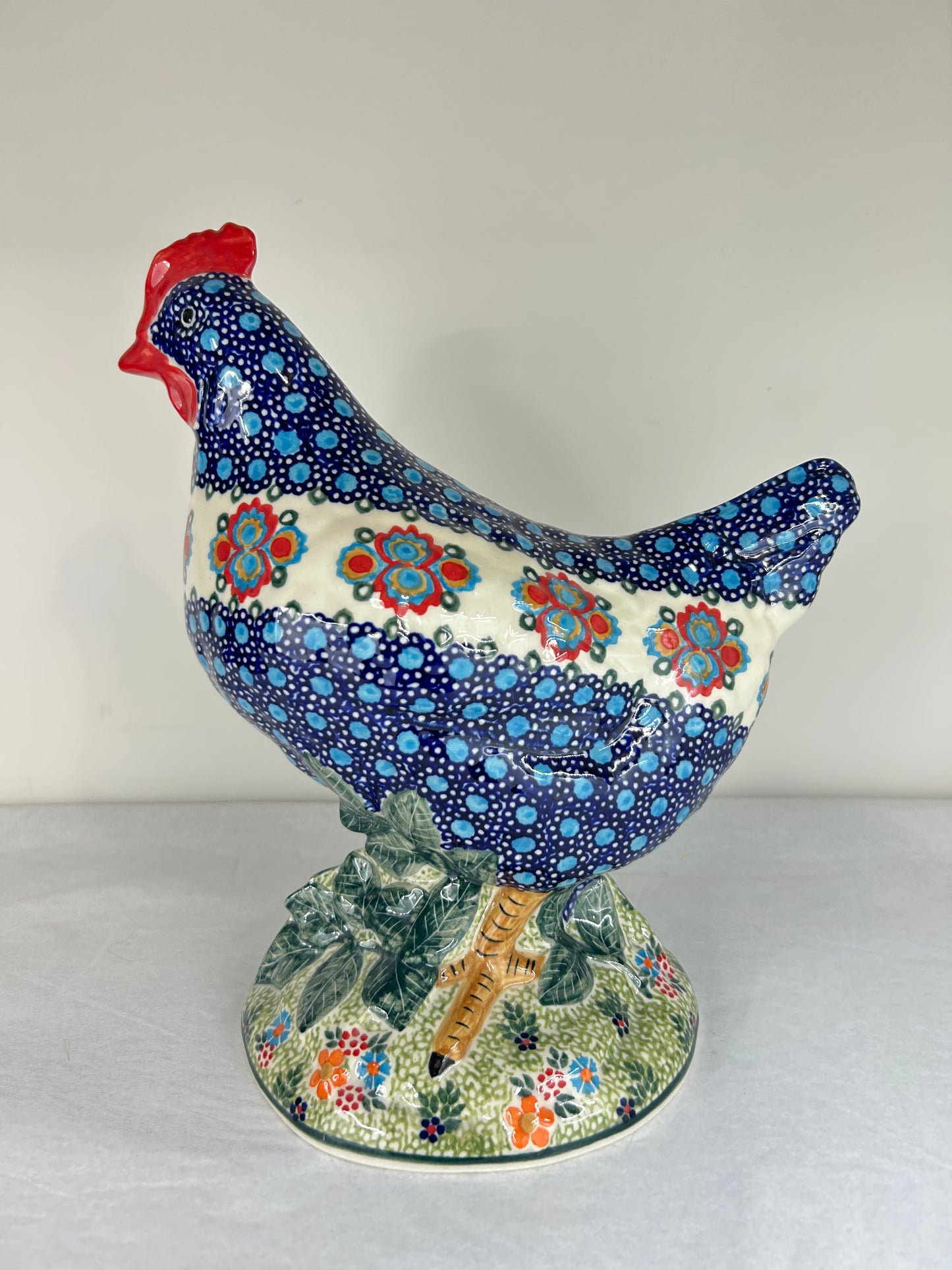 Farm Chicken Figurine - D82