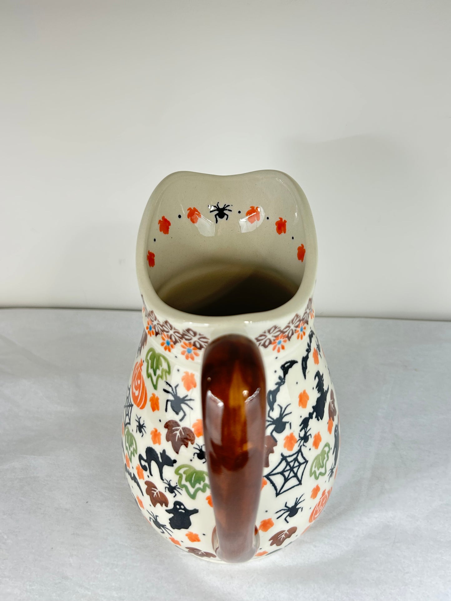 Large Pitcher - D90