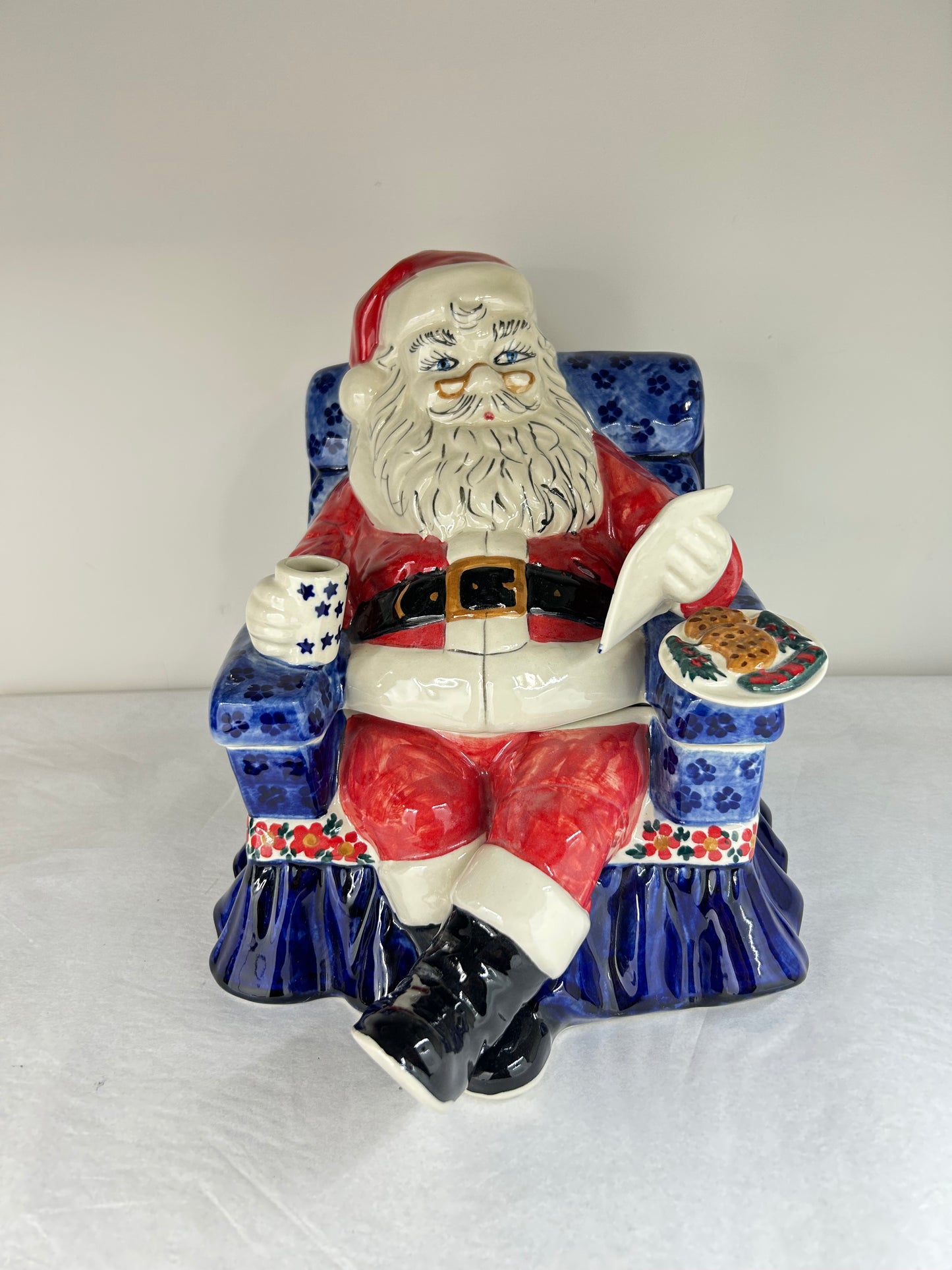 Santa with Cookie and Christmas List Box - D20