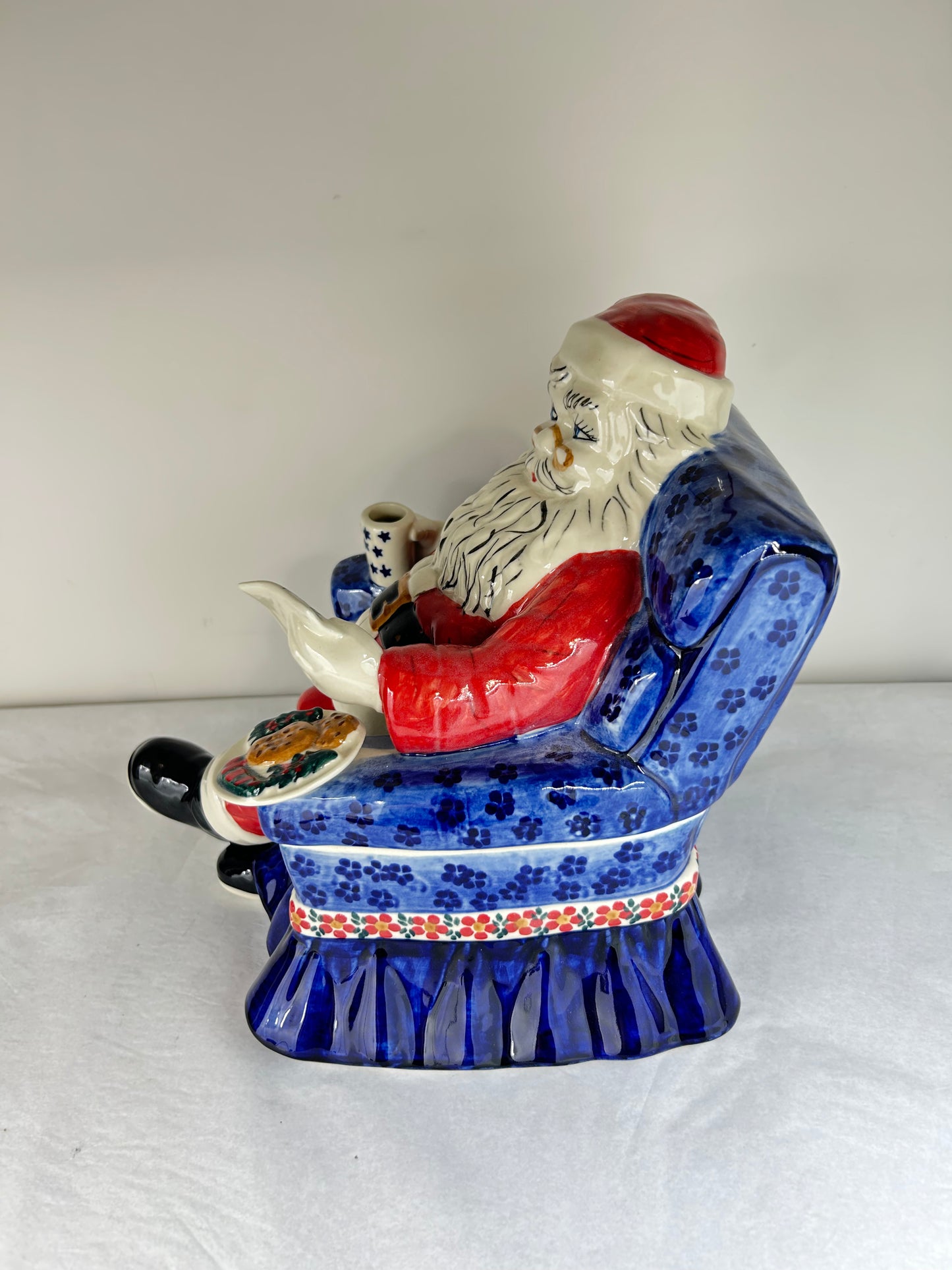 Santa with Cookie and Christmas List Box - D20