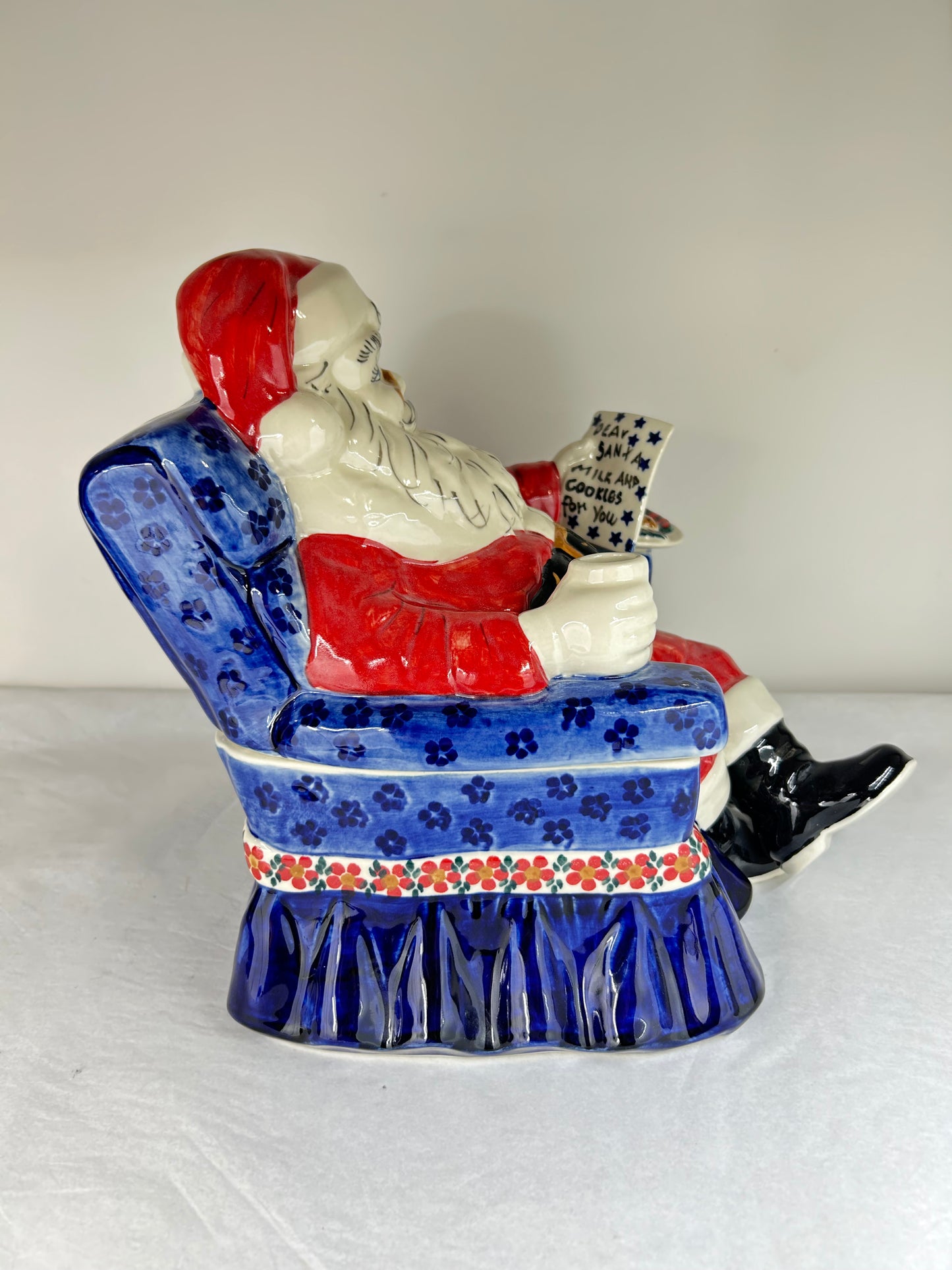 Santa with Cookie and Christmas List Box - D20