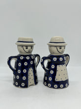 Load image into Gallery viewer, Salt &amp; Pepper Man &amp; Woman Set - 070A