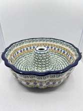 Load image into Gallery viewer, Baker ~ Bundt Pan ~ 0015X ~ T1!