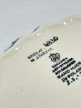 Load image into Gallery viewer, Bowl ~ Oval Fluted ~ 6 x 7.5 inch ~ U4830 ~ U3!