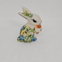 Load image into Gallery viewer, Mini Bunny  -  with carrot - U595